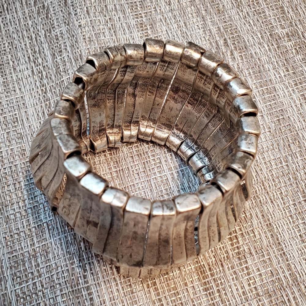 Metal statement bracelet - Picture 2 of 4